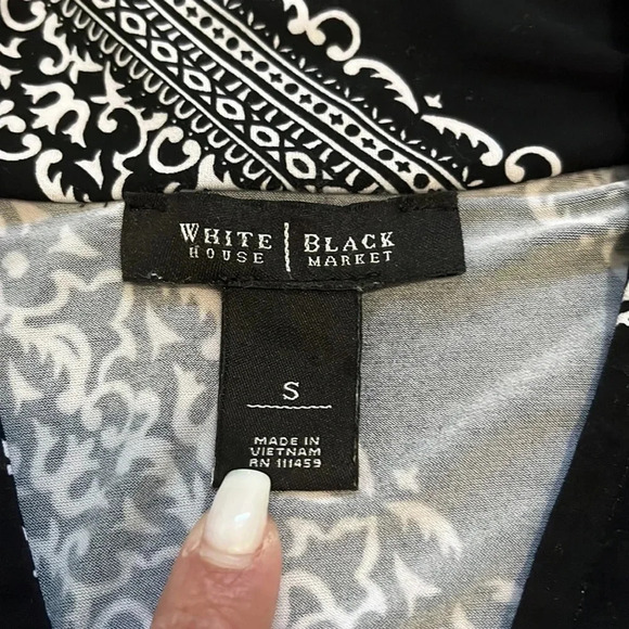 WHBM Faux Wrap Jersey Sleeveless Blouse Shell Tank Top Black White Print S - Picture 3 of 5